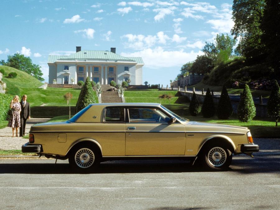  Volvo 262 C 1977 года  (фото 10 из 13)